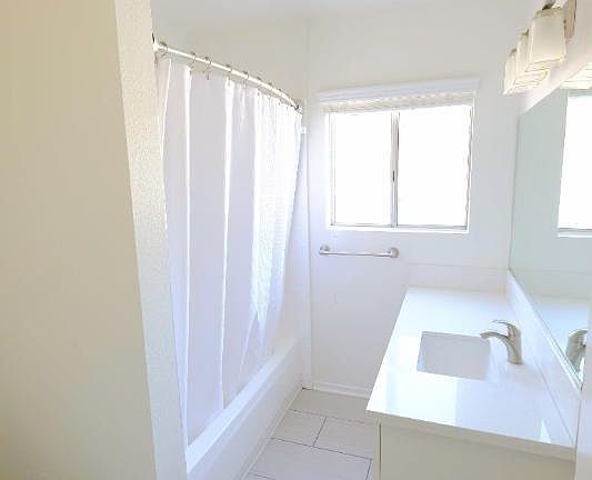 5th image of 14315 Moorpark St APT 105