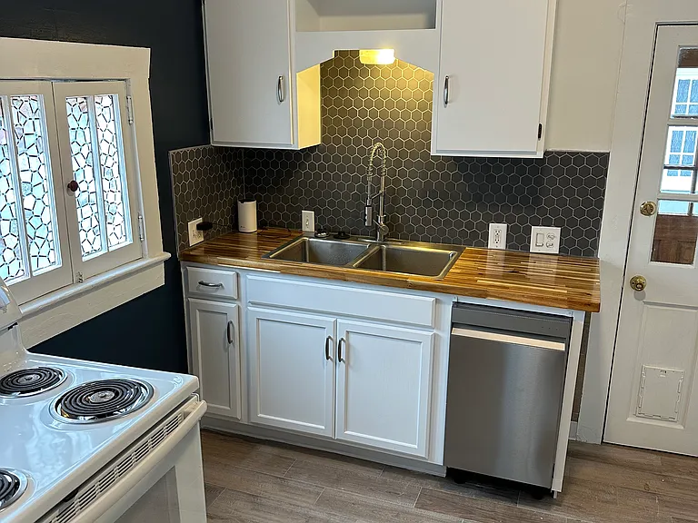 205 E Voorhis Ave #205 — Photo 7