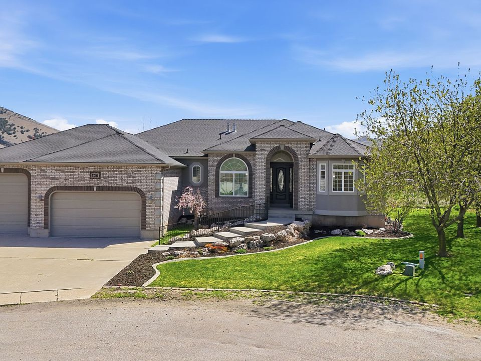 1st image of 407 W Larkspur Ln