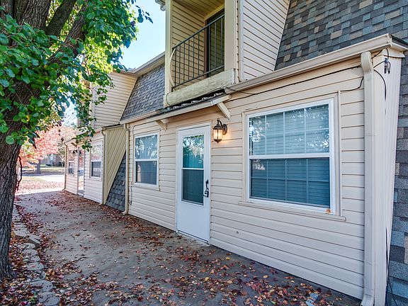 5th image of 308 Vicksburg Cir APT B