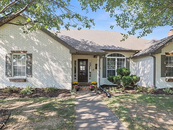 2nd image of 3104 Mimosa Way