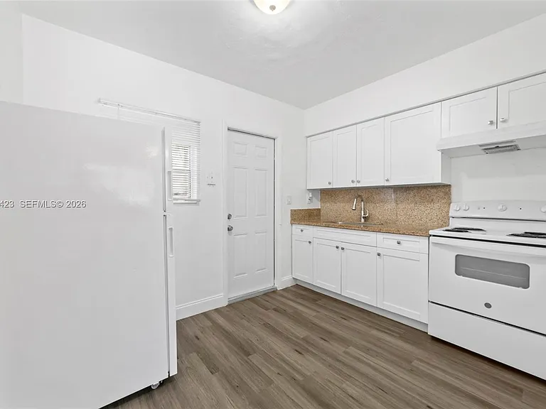 15940 NE 19th Ct #3 — Photo 6