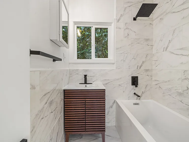 1558 Parmer Ave #1558 — Photo 8