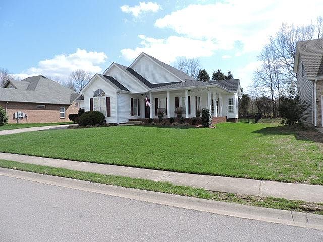 1st image of 946 Willow Cir