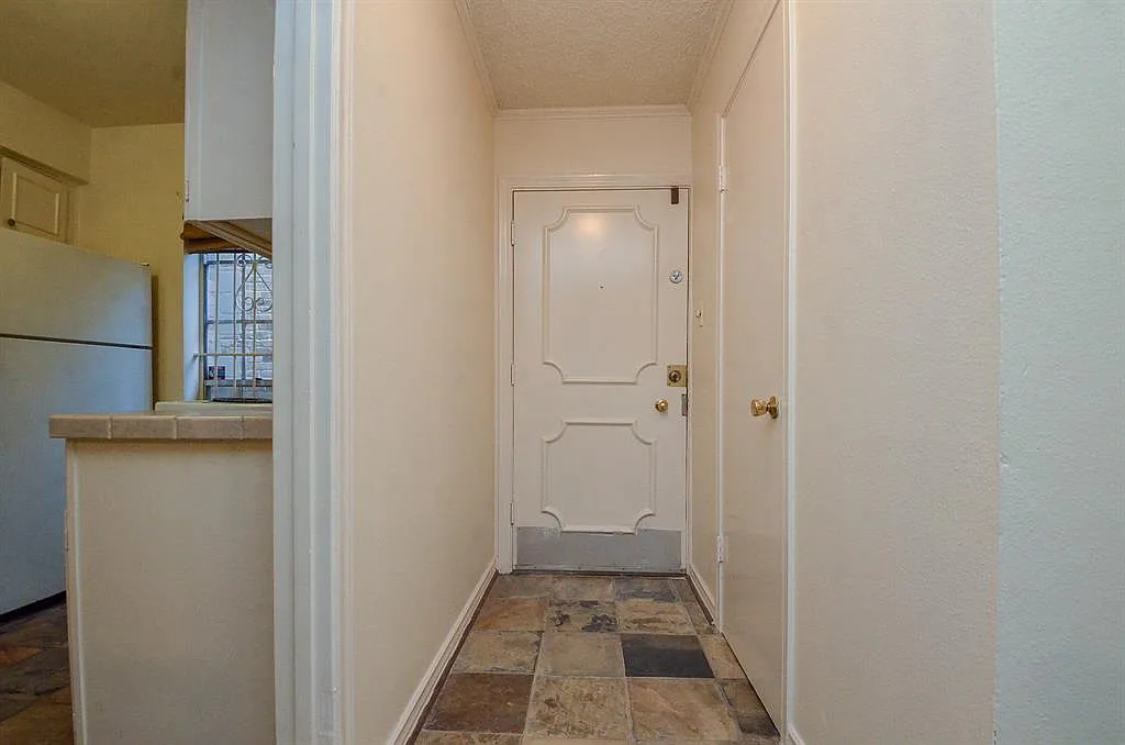 2 bed, 2.5 bath, 1388 sqft, $2,000 — Photo 4