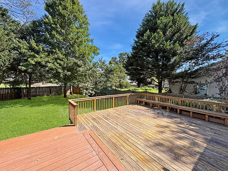 110 Golden Crest Ct — Photo 25