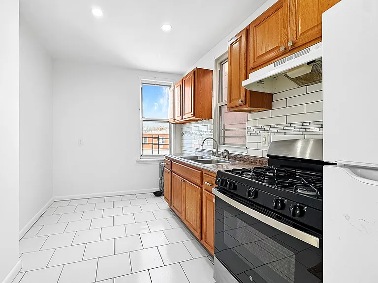 1655 Holland Ave #1 — Photo 3