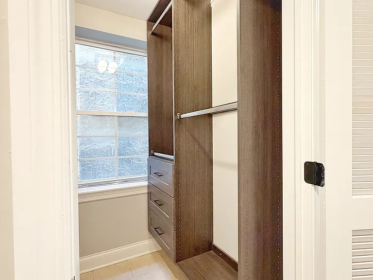 2427 W Grenshaw St #2 — Photo 24