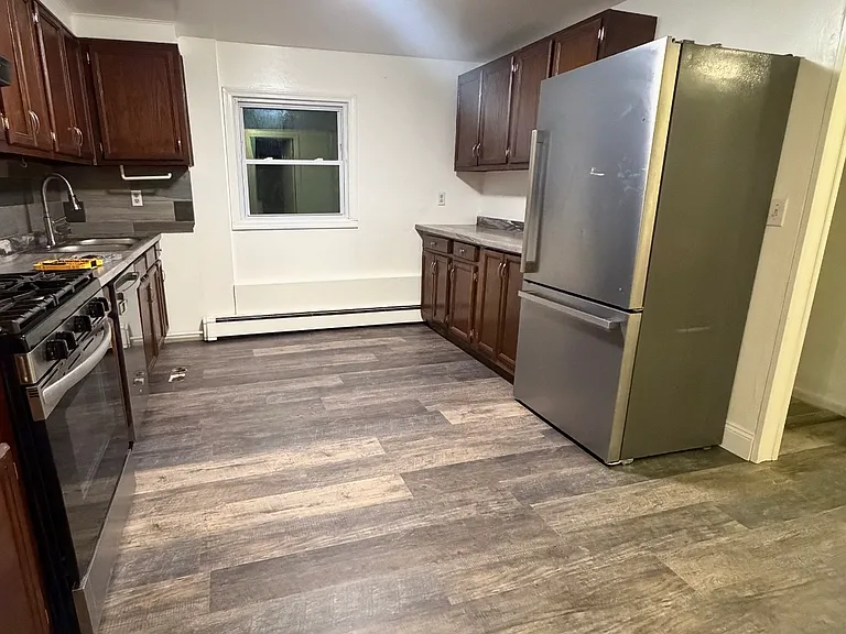 24 Castle Ct #1 — Photo 2
