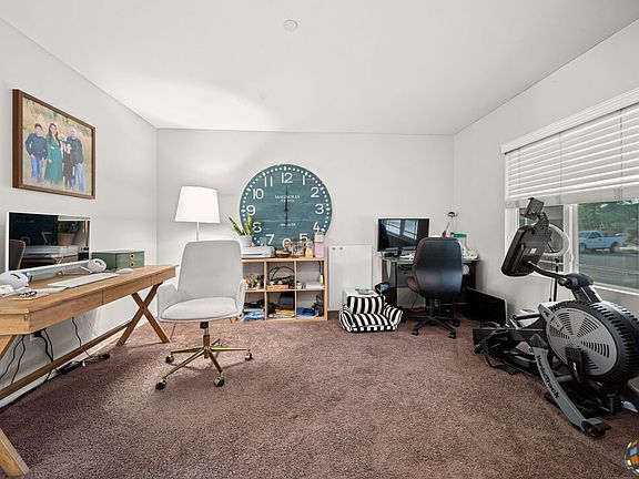4th image of 607 McCarran Dr