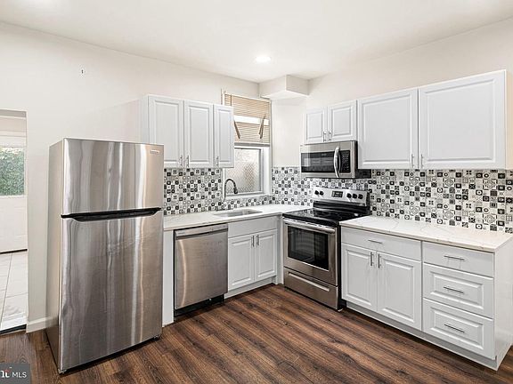 4th image of 246 Watkins St