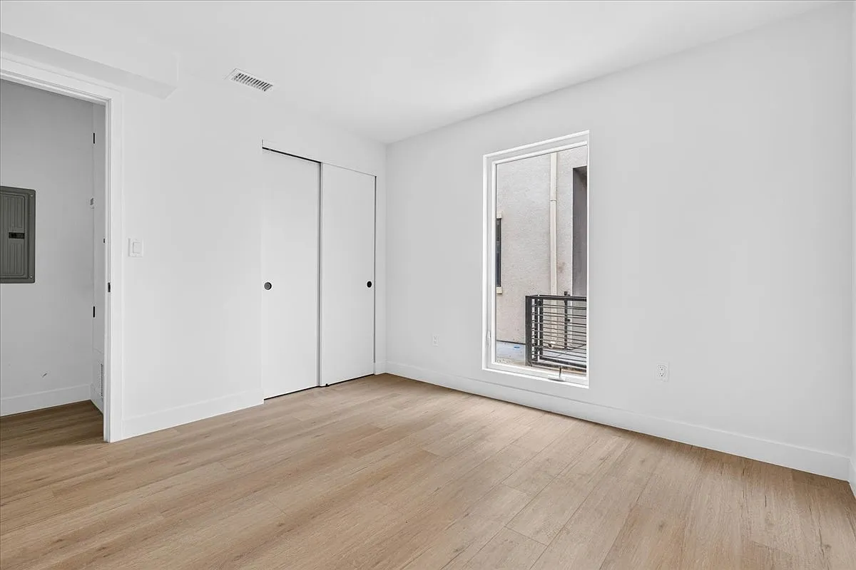 2 bed, 950 sqft, $2,800 — Photo 2