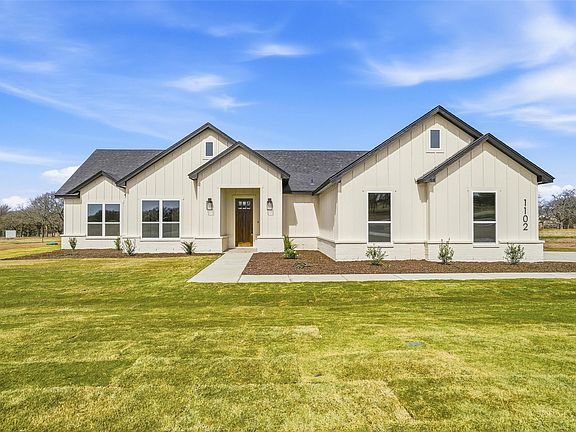 2nd image of 1102 Colt Rd