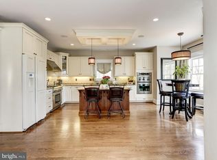 4802 37th St N, Arlington, VA 22207