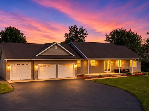 545 Kreuziger Rd, Roberts, WI 54023
