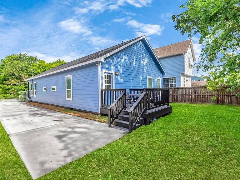 3308 Castor St — Photo 46