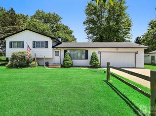 8820 Richardson Rd, Spring Grove, IL 60081