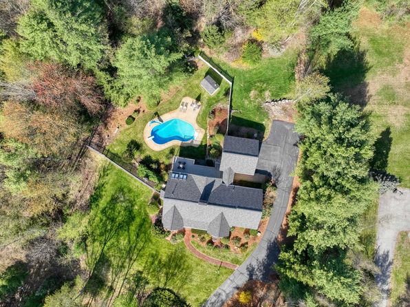 72 McAllister Road, Bedford, NH 03110