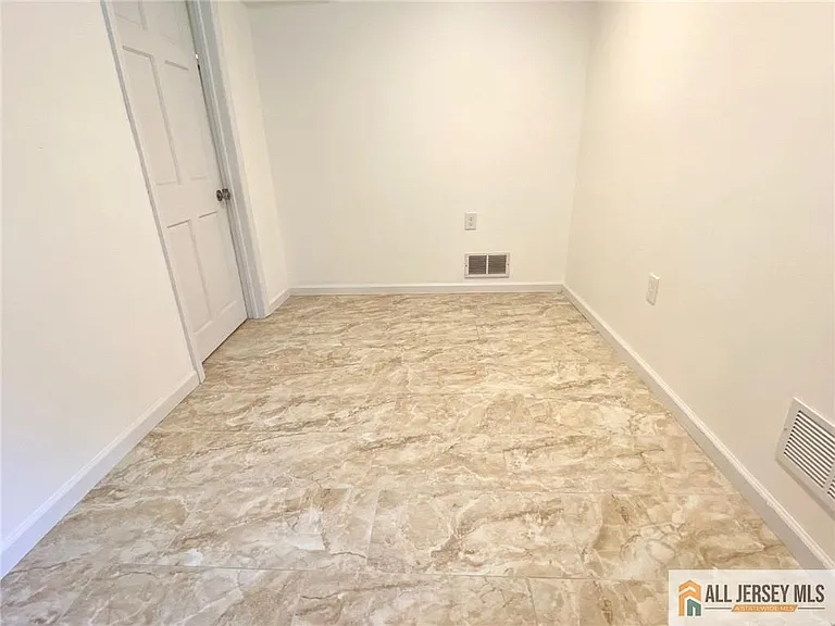 126 Mary Alice Ct — Photo 24