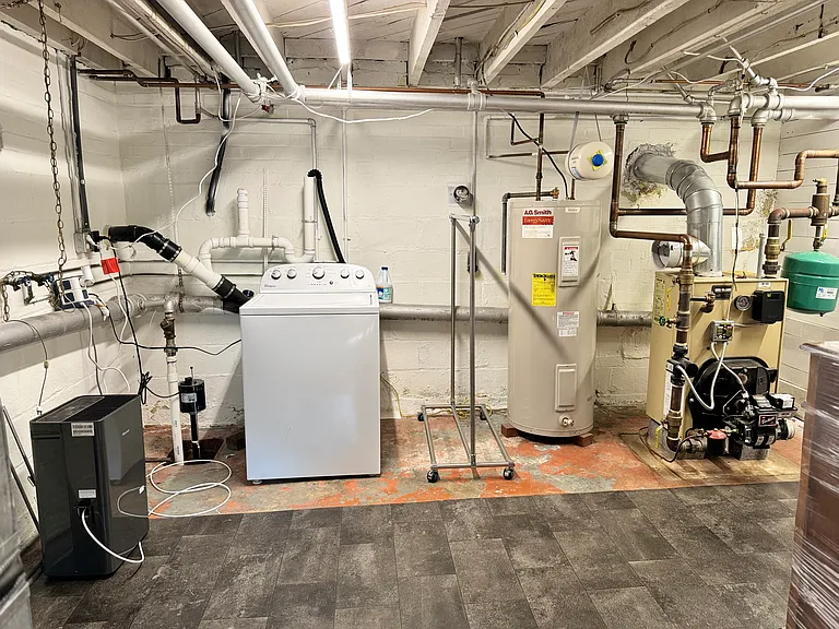 Basement / Washer