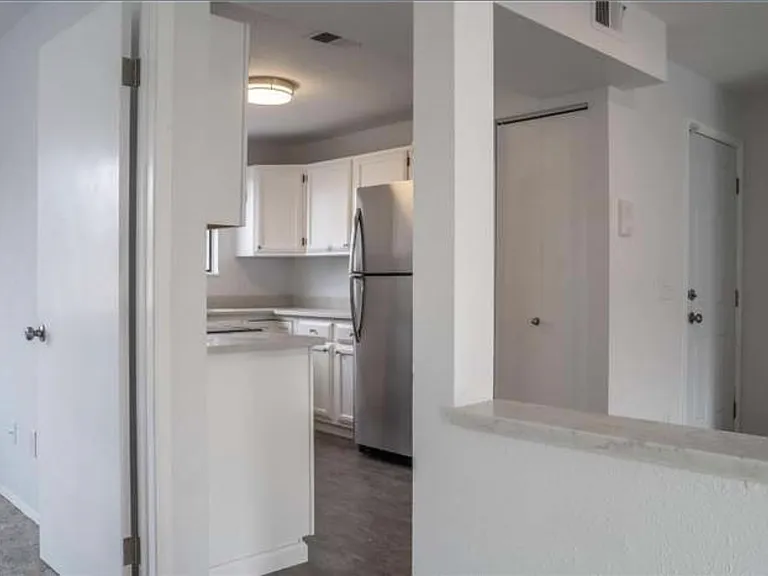 313 W Lehow Ave #13 — Photo 7