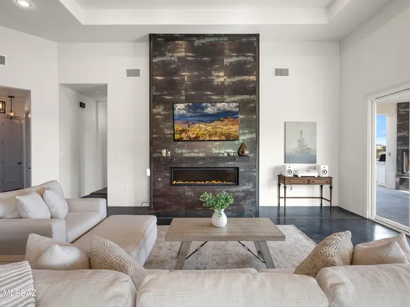 702 W Cresta Loma Dr, Tucson, AZ 85704