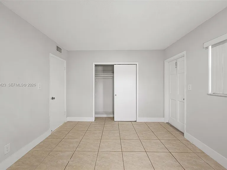 4933 Hollywood Blvd #201 — Photo 9