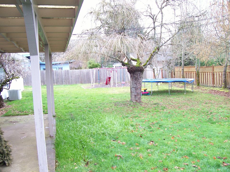 2nd image of 3840 Cooley Dr NE