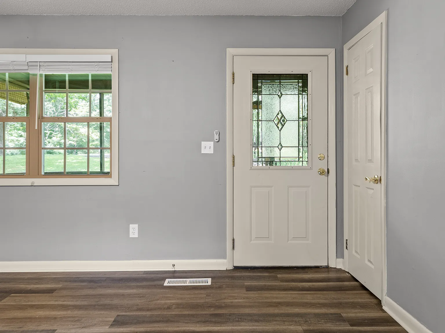 3 bed, 1152 sqft, $2,100 — Photo 4