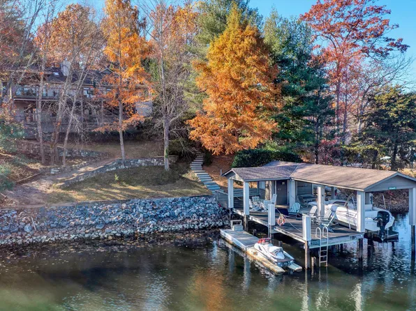 2160 Capewood Dr, Huddleston, VA 24104