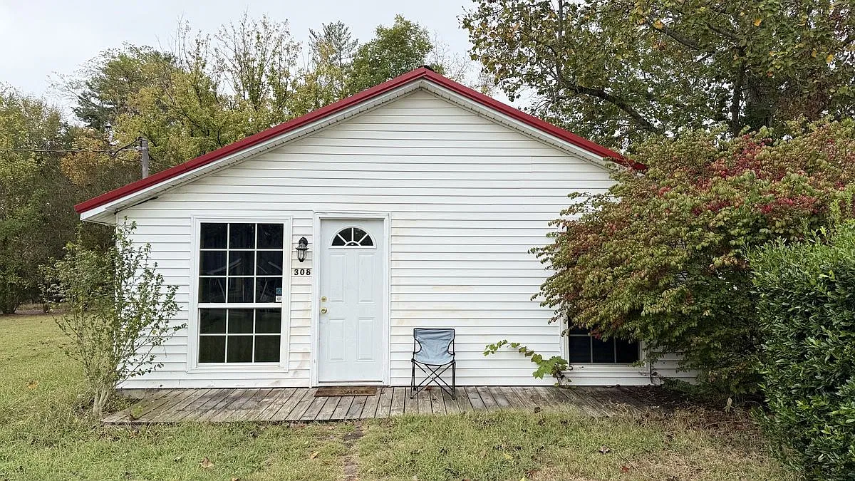 1 bed, 1.0 bath, 570 sqft, $1,000 — Photo 1