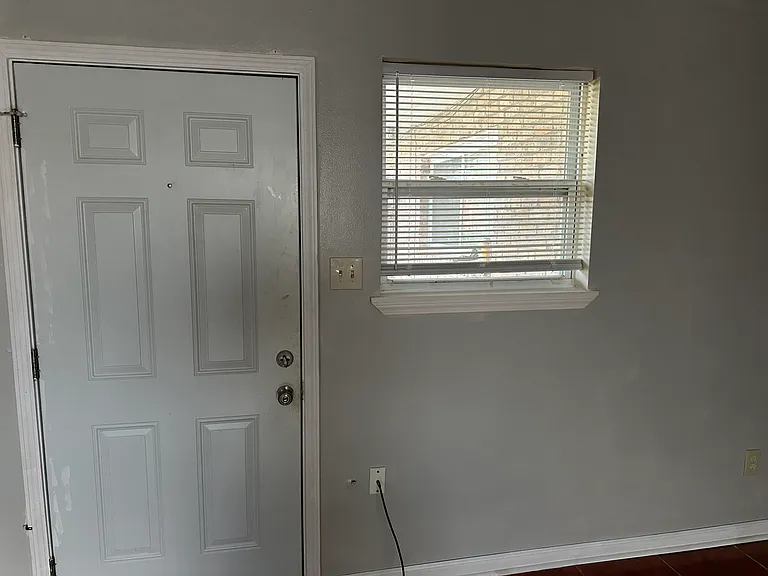 1401 Flanders St #6 — Photo 3
