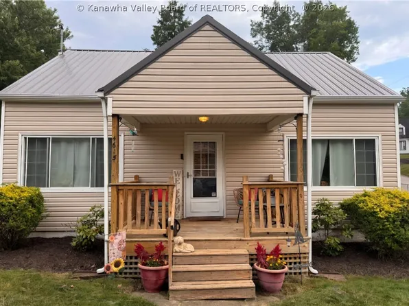 4615 Young St, South Charleston, WV 25309