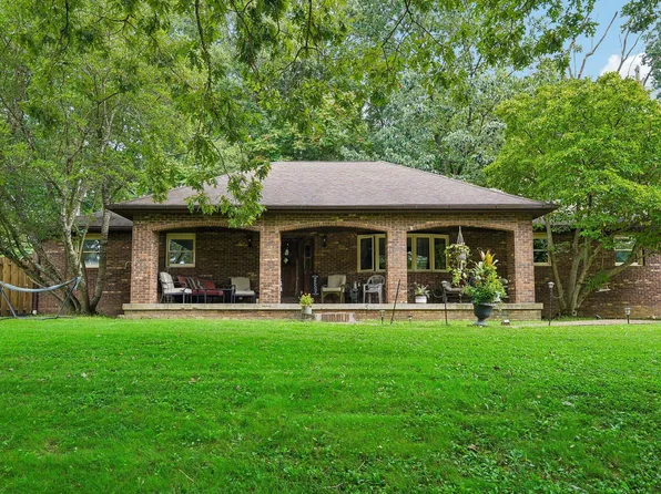 1325 Ellen Dr, Zanesville, OH 43701