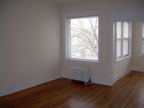 5th image of 4502 N Sawyer Ave #3