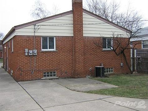 3rd image of 6047 N Waverly St