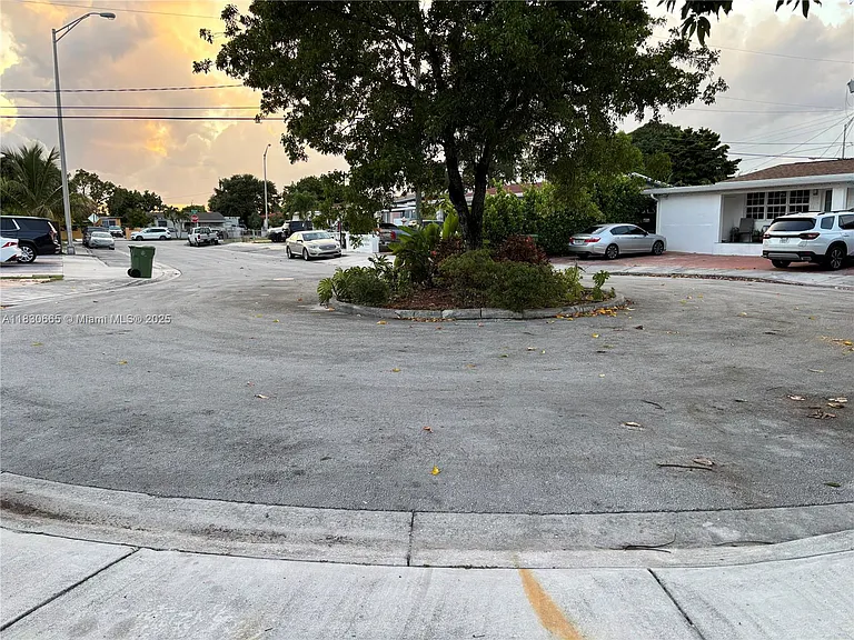 4521 NW 4th St — Photo 8
