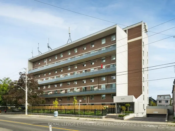 1071 Woodbine Ave #311, Toronto, ON M4C 4C2