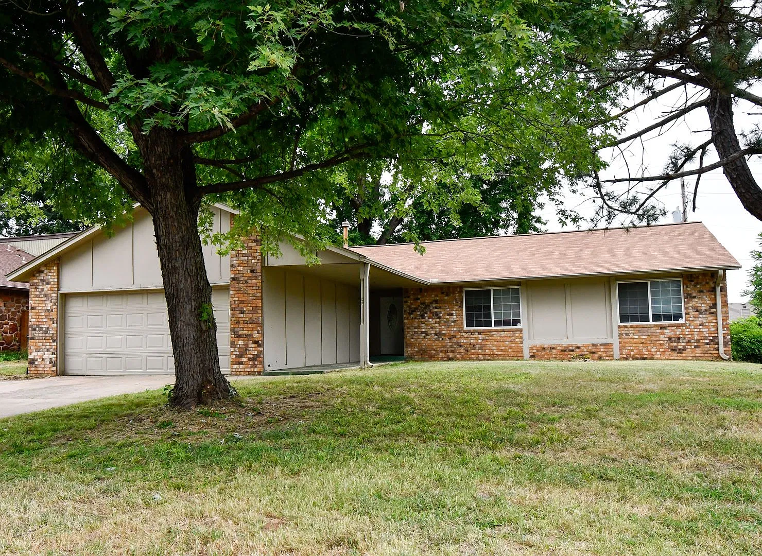 4-Bed, 2-Bath Home in Broken Arrow Schools Prime Location! — Photo 1