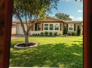 10 Lyncrest Dr, Galveston, TX 77550