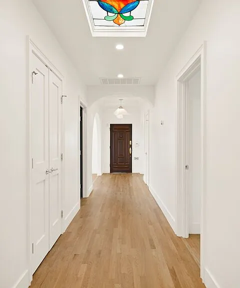 211 S Formosa Ave — Photo 3