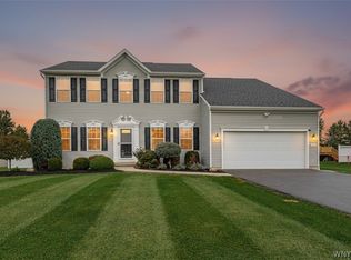 4965 Devonshire Ln, Lockport, NY 14094