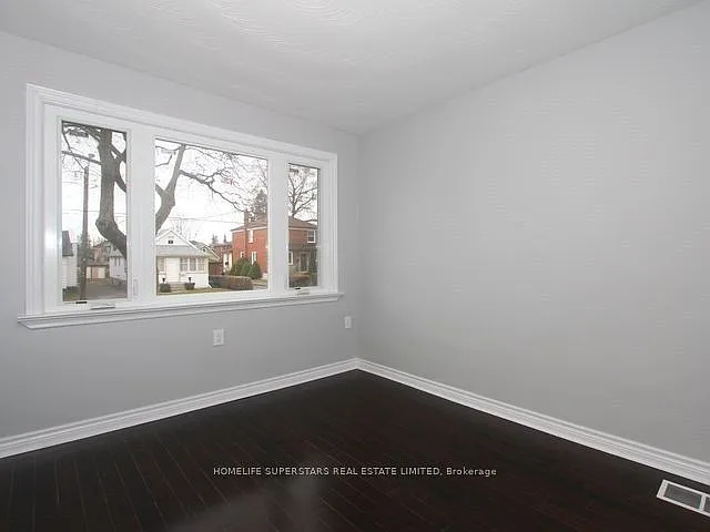 30 Elder Ave — Photo 4