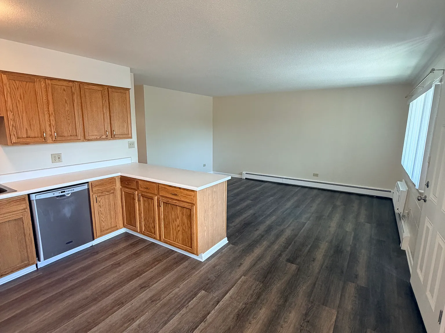 2 bed, 700 sqft, $1,295 — Photo 2