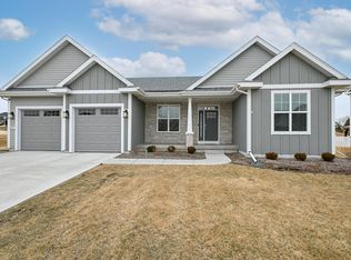 8020 West Preserve PARKWAY, Mequon, WI 53097