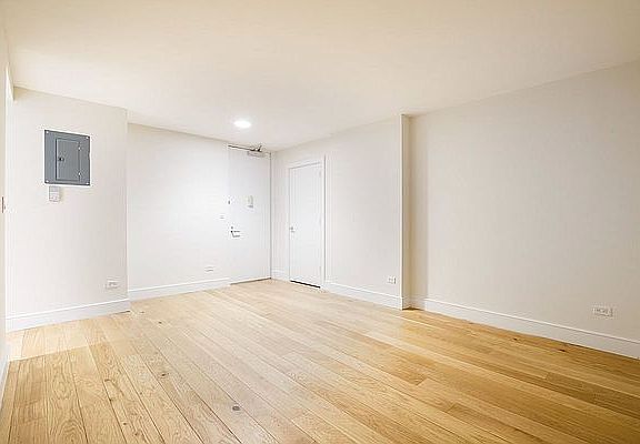 5th image of 230 E 44th St APT 4L