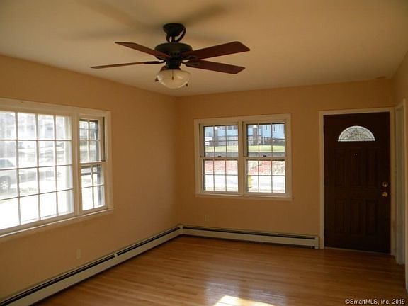 5th image of 157 Cherry Ave