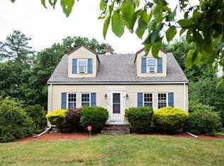 37 Acorn St, Middleboro, MA 02346