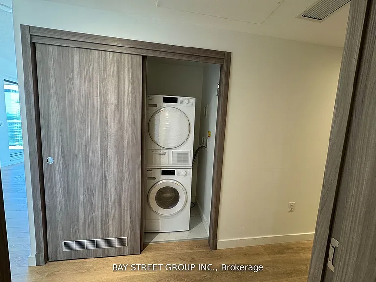 27 McMahon Dr #1512 — Photo 16
