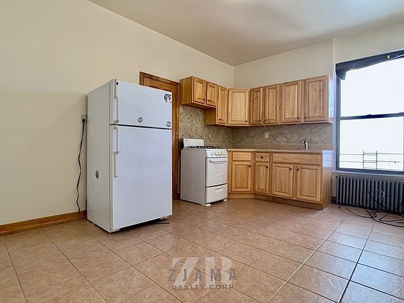 3rd image of 1325 Pacific St #C7